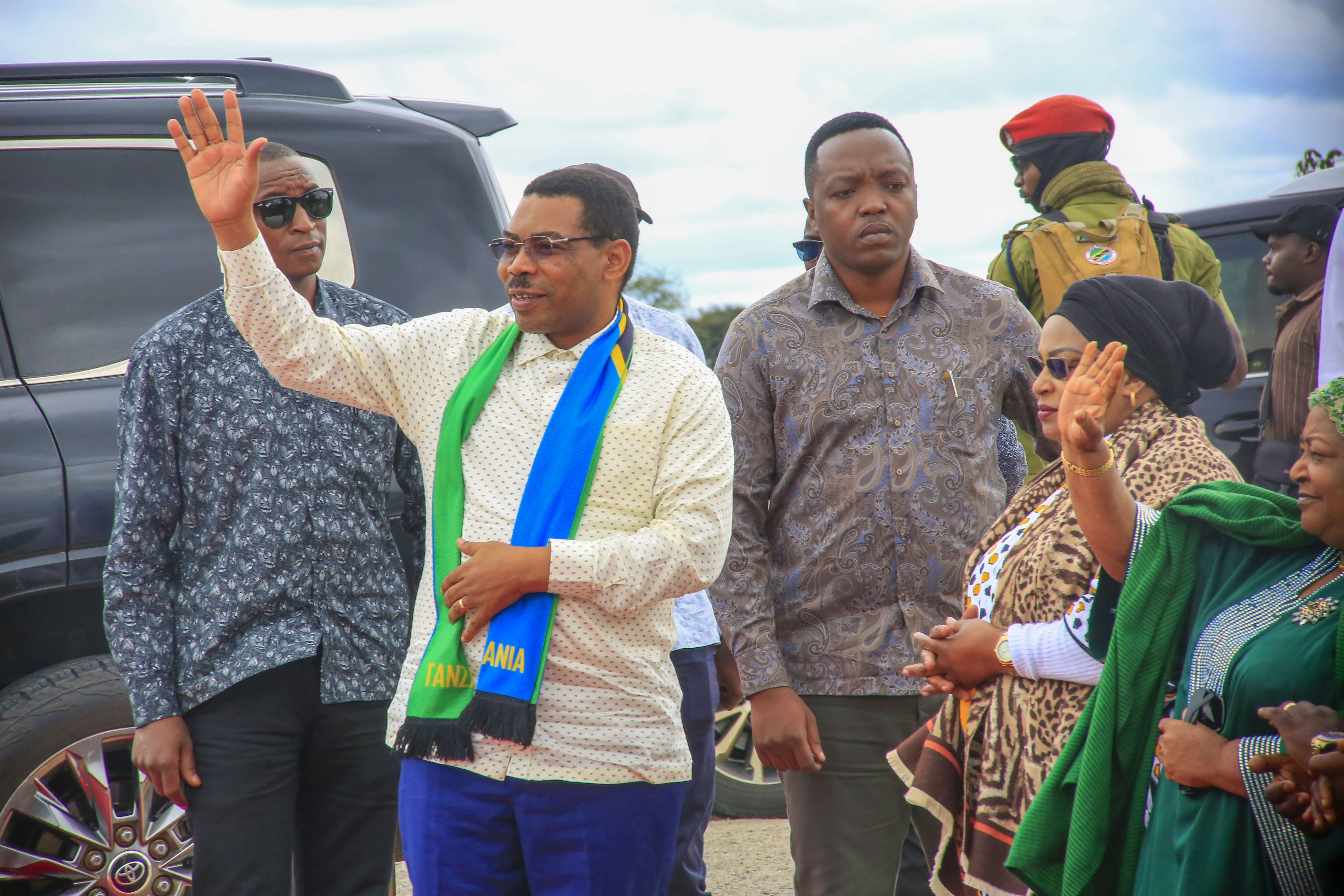 WAZIRI MKUU AWATAKA VIONGOZI KUJIKITA KATIKA HUDUMA KWA WANANCHI, AAHIDI KUKAMILIKA KWA BARABARA YA ITIGI–MAKONGOROS