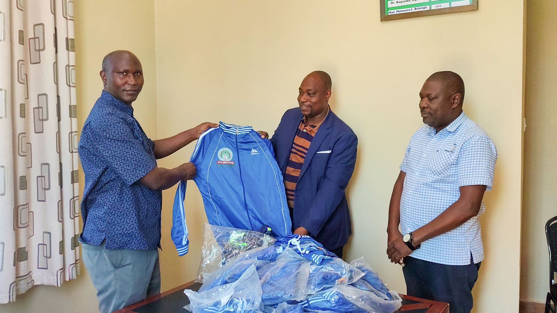 MKOA WA SINGIDA UMEPOKEA VIFAA VYA MICHEZO YA UMISETA, NAFASI ZA UFADHILI WA MASOMO KWA VIJANA 14 WATAJWA